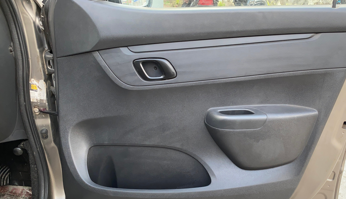 2016 Renault Kwid RXT 0.8, Petrol, Manual, 58,022 km, Driver Side Door Panels Control