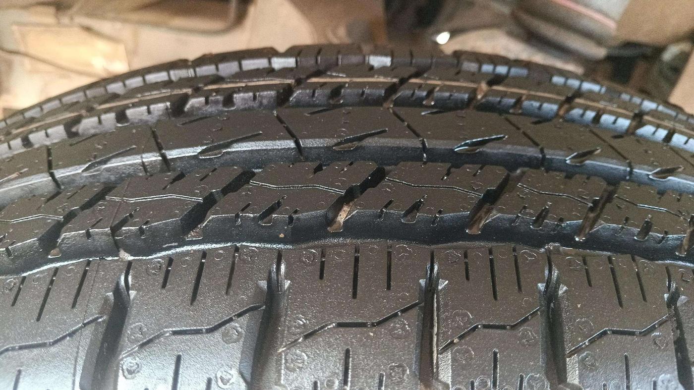 2021 Mahindra Bolero B6, Diesel, Manual, 78,566 km, Right Front Tyre Tread