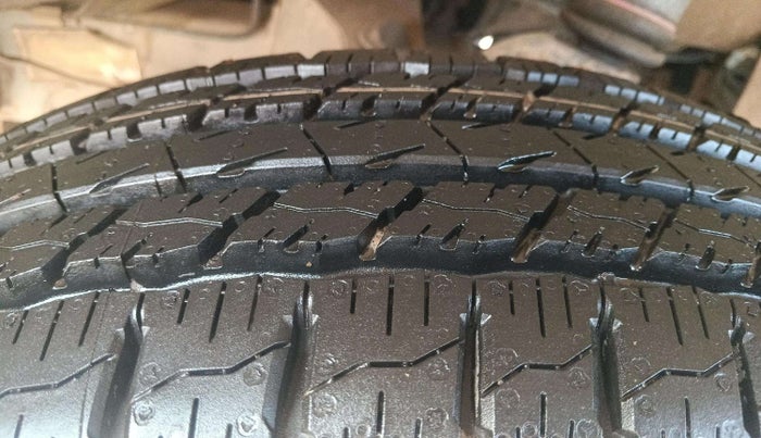 2021 Mahindra Bolero B6, Diesel, Manual, 78,566 km, Right Front Tyre Tread