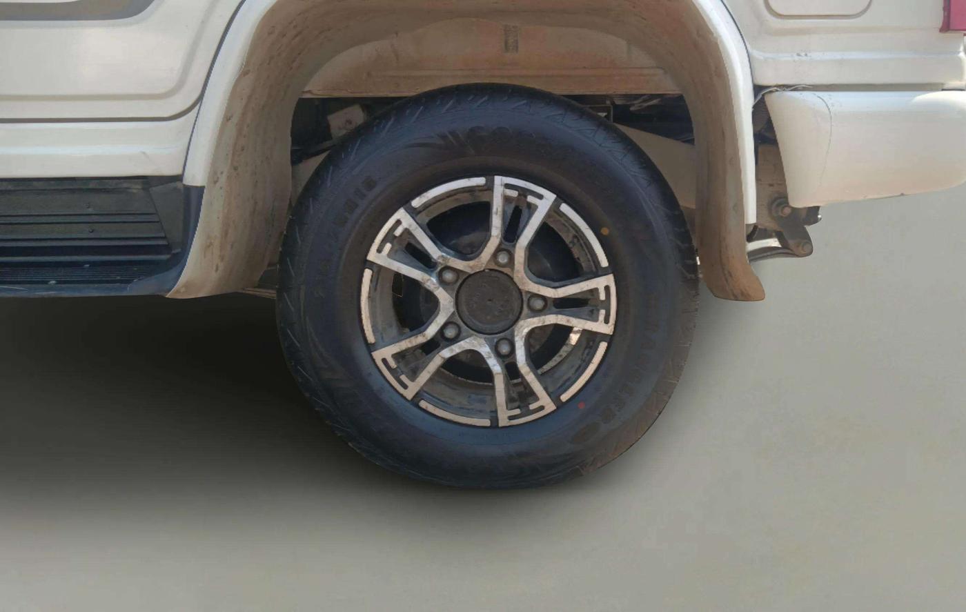 2021 Mahindra Bolero B6, Diesel, Manual, 78,566 km, Left Rear Wheel