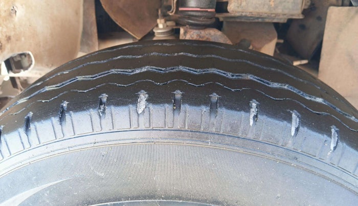 2021 Mahindra Bolero B6, Diesel, Manual, 78,566 km, Left Front Tyre Tread