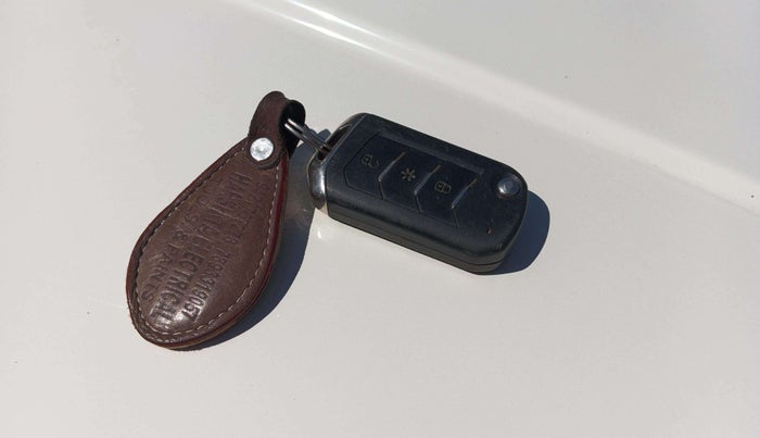 2021 Mahindra Bolero B6, Diesel, Manual, 78,566 km, Key Close Up