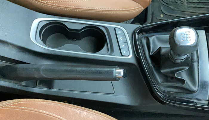 2020 MG HECTOR PLUS SHARP 1.5 PETROL TURBO HYBRID MT 6-STR, Petrol, Manual, 97,873 km, Gear Lever