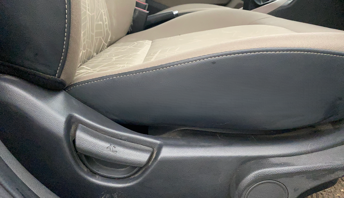 2016 Hyundai Xcent SX 1.2, CNG, Manual, 59,155 km, Driver Side Adjustment Panel
