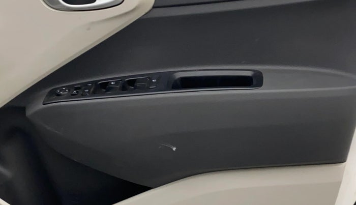 2023 Hyundai AURA SX 1.2 CNG, CNG, Manual, 33,605 km, Driver Side Door Panels Control