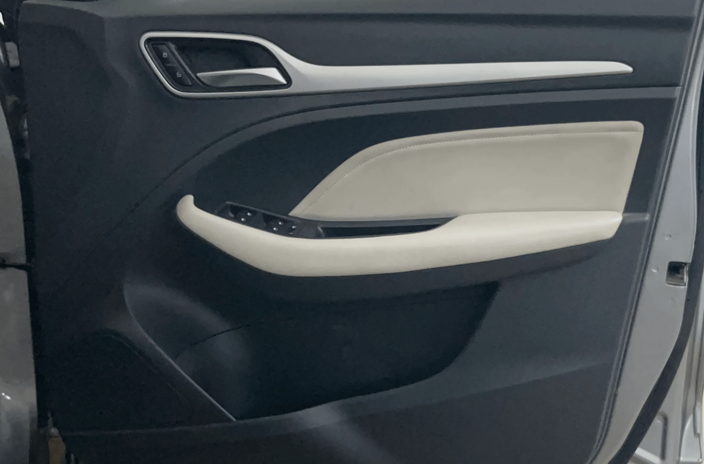 2022 MG ASTOR SAVVY 1.5 CVT, Petrol, Automatic, 34,679 km, Driver Side Door Panels Control