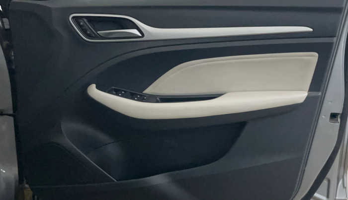 2022 MG ASTOR SAVVY 1.5 CVT, Petrol, Automatic, 34,679 km, Driver Side Door Panels Control