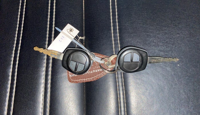 2021 Maruti Swift Dzire TOUR S-CNG (O), CNG, Manual, 76,452 km, Key Close Up