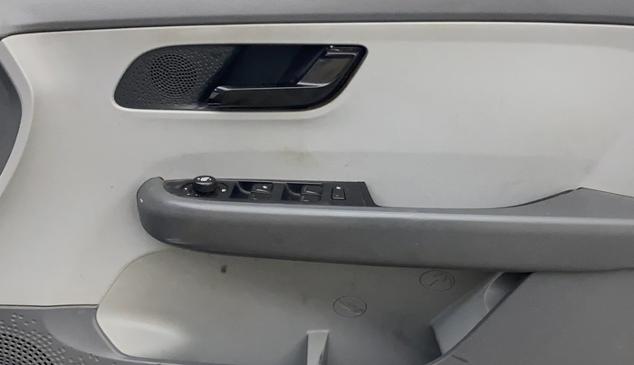2020 Tata ALTROZ XM PLUS PETROL, Petrol, Manual, 77,454 km, Driver Side Door Panels Control