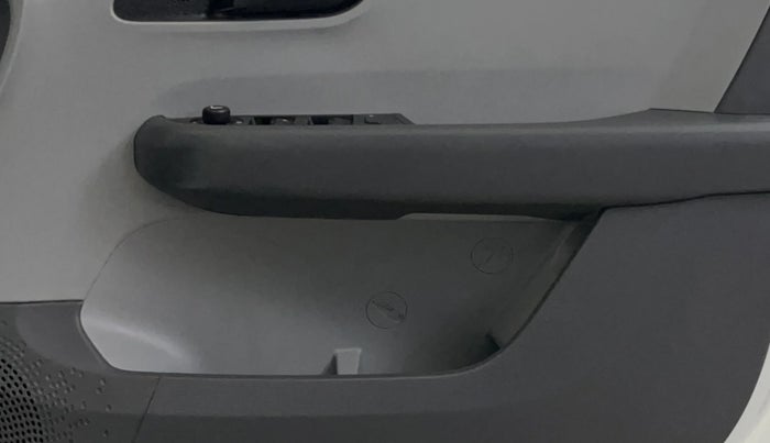 2020 Tata ALTROZ XT PETROL, CNG, Manual, 49,116 km, Driver Side Door Panels Control