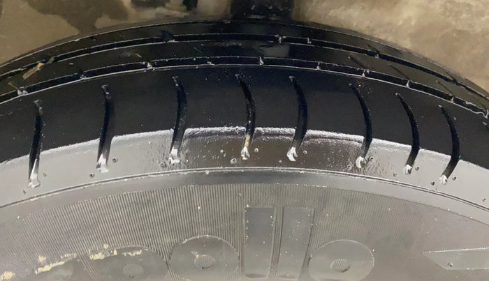 2018 Maruti Wagon R 1.0 LXI, Petrol, Manual, 60,279 km, Right Front Tyre Tread