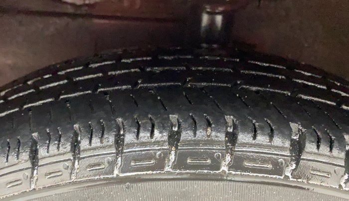 2015 Hyundai Grand i10 MAGNA 1.1 CRDI, Diesel, Manual, 67,373 km, Left Front Tyre Tread