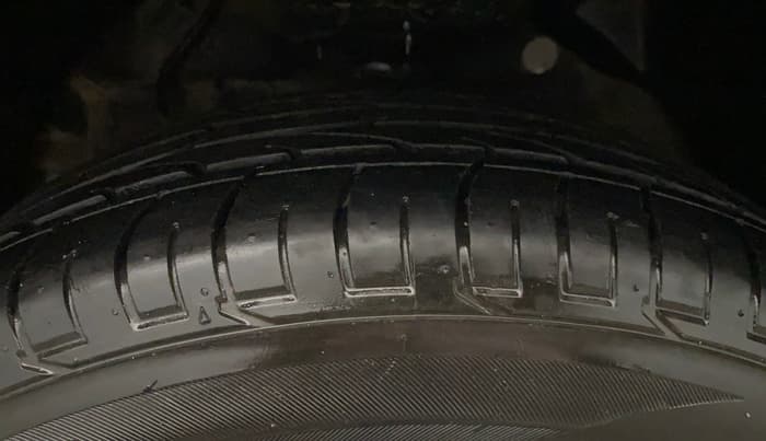 2021 Mahindra XUV300 W4 1.2 PETROL, Petrol, Manual, 31,717 km, Left Front Tyre Tread
