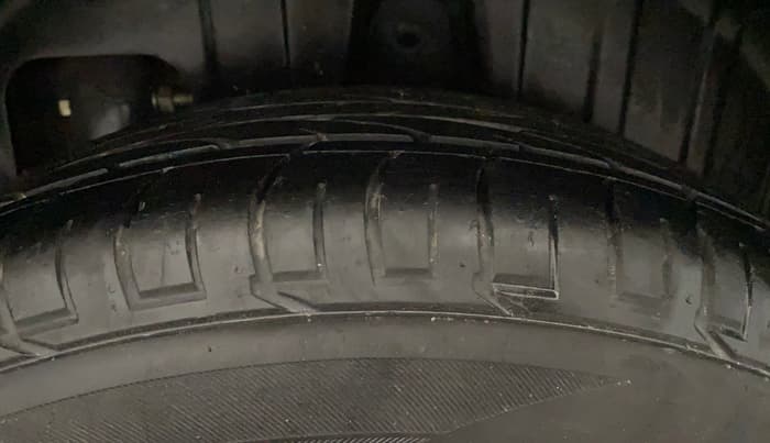 2021 Mahindra XUV300 W4 1.2 PETROL, Petrol, Manual, 31,717 km, Left Rear Tyre Tread