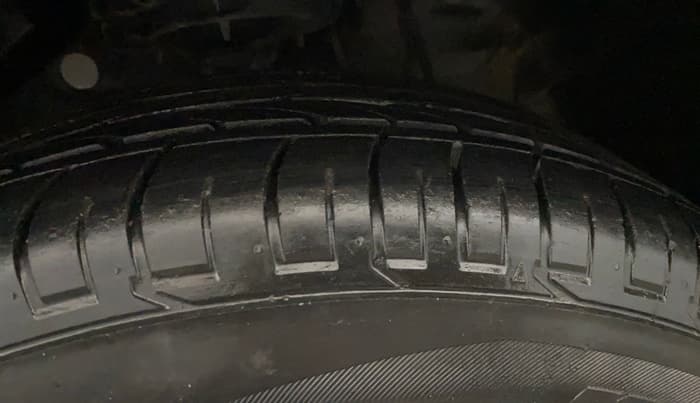 2021 Mahindra XUV300 W4 1.2 PETROL, Petrol, Manual, 31,717 km, Right Front Tyre Tread