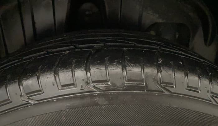 2021 Mahindra XUV300 W4 1.2 PETROL, Petrol, Manual, 31,717 km, Right Rear Tyre Tread