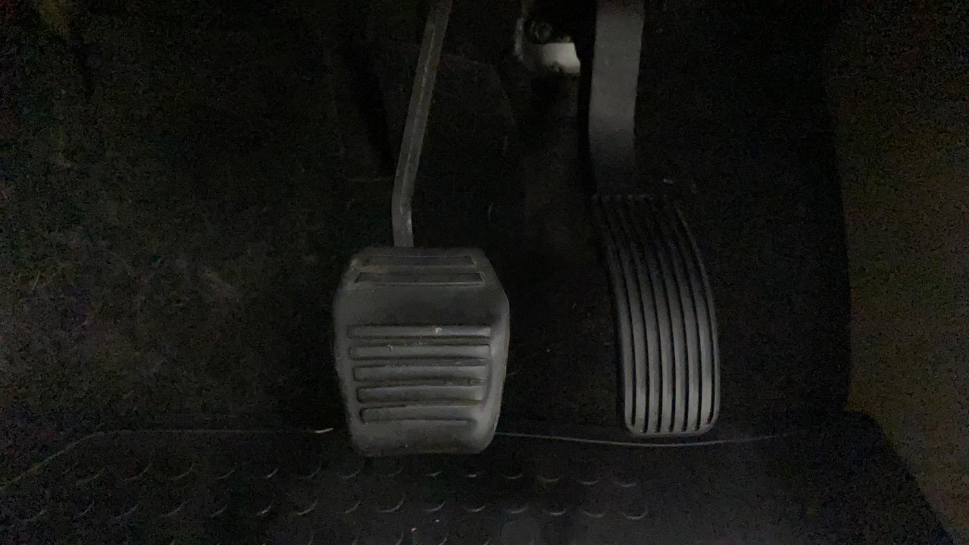 2017 Mahindra TUV300 T8 AMT, Diesel, Automatic, 67,790 km, Pedals