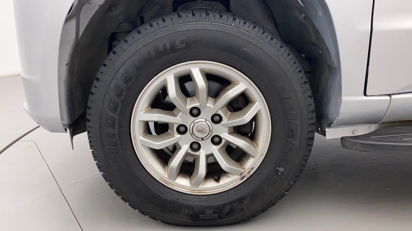 2017 Mahindra TUV300 T8 AMT, Diesel, Automatic, 67,790 km, Left Front Wheel