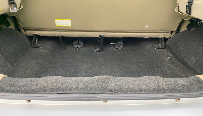 2017 Mahindra TUV300 T8 AMT, Diesel, Automatic, 67,790 km, Boot Inside