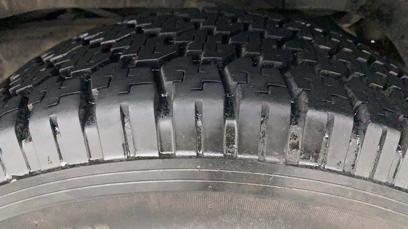 2017 Mahindra TUV300 T8 AMT, Diesel, Automatic, 67,790 km, Left Rear Tyre Tread