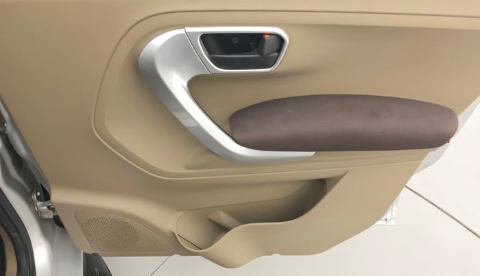 2017 Mahindra TUV300 T8 AMT, Diesel, Automatic, 67,790 km, Driver Side Door Panels Control