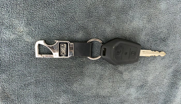 2017 Mahindra TUV300 T8 AMT, Diesel, Automatic, 67,790 km, Key Close Up