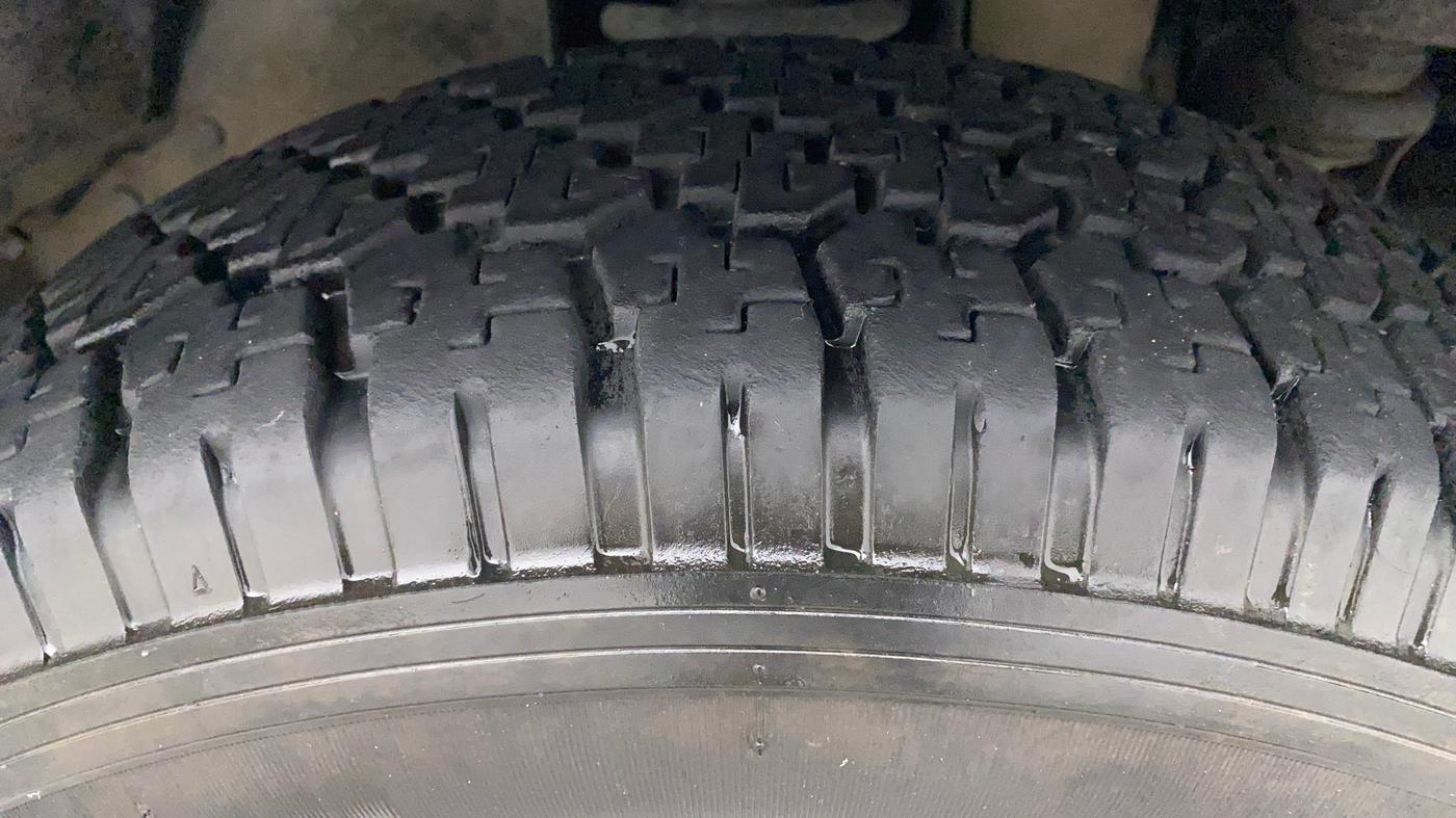 2017 Mahindra TUV300 T8 AMT, Diesel, Automatic, 67,790 km, Right Front Tyre Tread