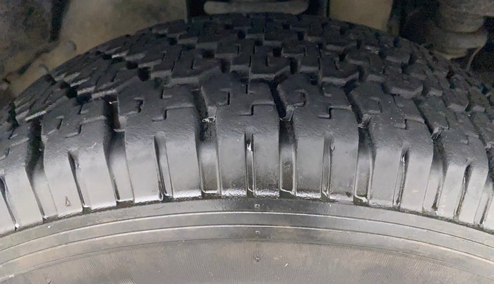 2017 Mahindra TUV300 T8 AMT, Diesel, Automatic, 67,790 km, Right Front Tyre Tread