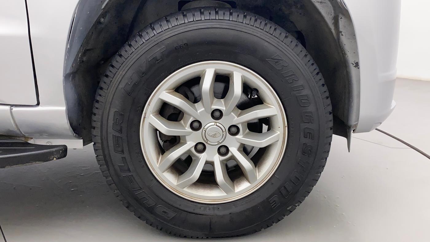 2017 Mahindra TUV300 T8 AMT, Diesel, Automatic, 67,790 km, Right Front Wheel