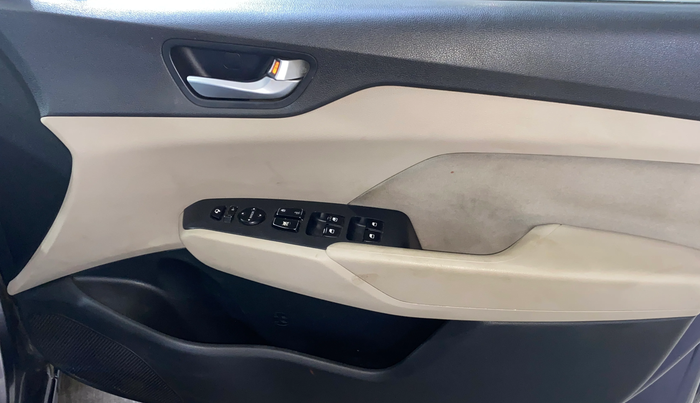 2018 Hyundai Verna 1.6 CRDI SX, Diesel, Manual, 70,379 km, Driver Side Door Panels Control
