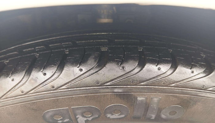 2012 Volkswagen Vento HIGHLINE DIESEL 1.6, Diesel, Manual, 89,273 km, Left Rear Tyre Tread