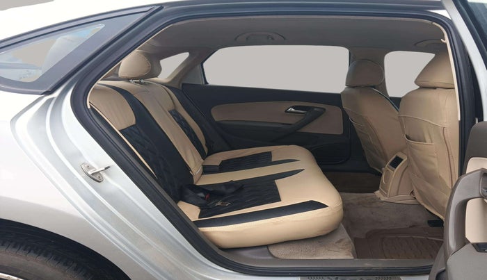 2012 Volkswagen Vento HIGHLINE DIESEL 1.6, Diesel, Manual, 89,273 km, Right Side Rear Door Cabin