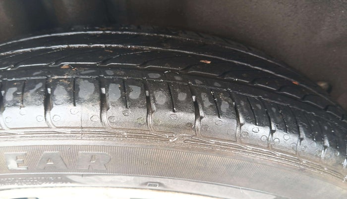 2012 Volkswagen Vento HIGHLINE DIESEL 1.6, Diesel, Manual, 89,273 km, Right Rear Tyre Tread
