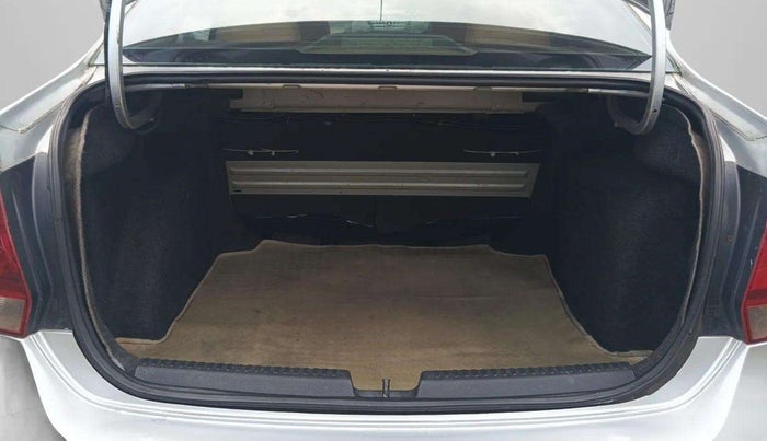 2012 Volkswagen Vento HIGHLINE DIESEL 1.6, Diesel, Manual, 89,273 km, Boot Inside