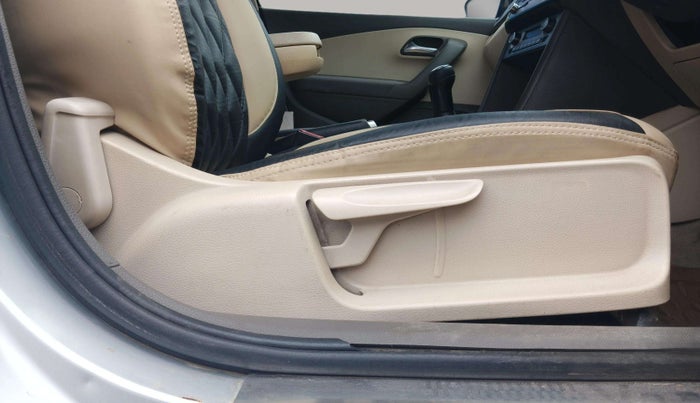 2012 Volkswagen Vento HIGHLINE DIESEL 1.6, Diesel, Manual, 89,273 km, Driver Side Adjustment Panel
