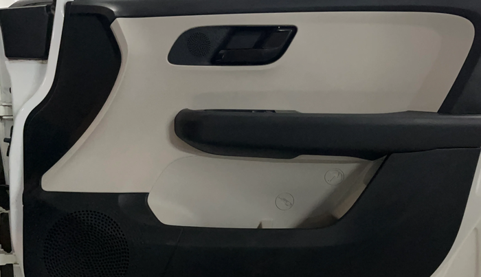 2021 Tata ALTROZ XE PETROL, Petrol, Manual, 17,222 km, Driver Side Door Panels Control