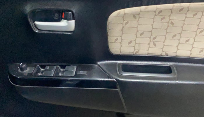 2017 Maruti Wagon R 1.0 VXI+, Petrol, Manual, 93,122 km, Driver Side Door Panels Control