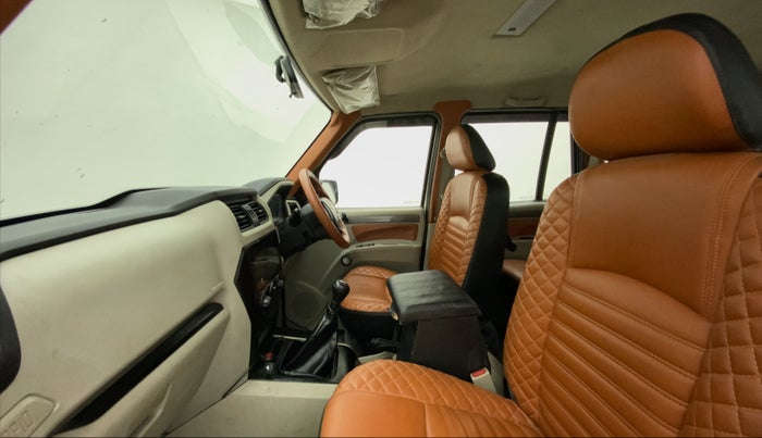 2020 Mahindra Scorpio S5, Diesel, Manual, 56,893 km, Right Side Front Door Cabin