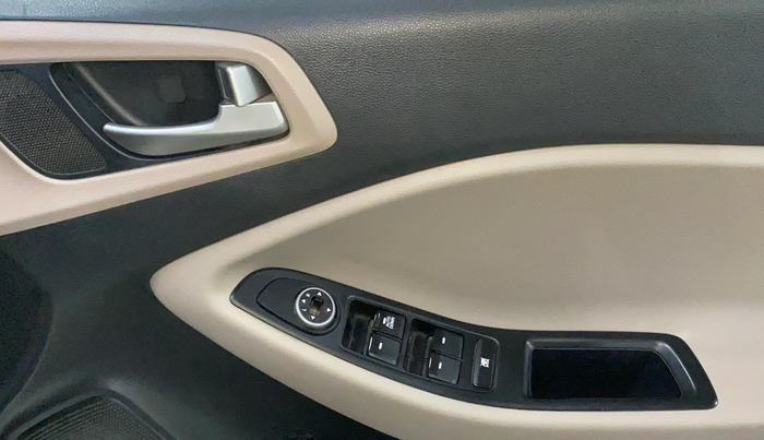 2018 Hyundai Elite i20 MAGNA EXECUTIVE 1.2, Petrol, Manual, 55,422 km, Driver Side Door Panels Control