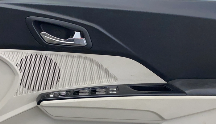 2019 Mahindra XUV300 W8 (O) 1.2 PETROL, Petrol, Manual, 50,713 km, Driver Side Door Panels Control