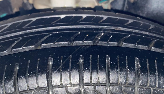 2016 Hyundai Eon ERA +, Petrol, Manual, 47,904 km, Left Rear Tyre Tread