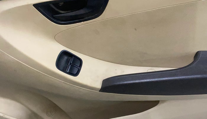 2016 Hyundai Eon ERA +, Petrol, Manual, 47,904 km, Driver Side Door Panels Control