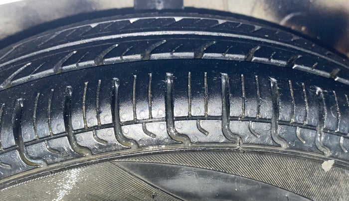 2016 Hyundai Eon ERA +, Petrol, Manual, 47,904 km, Right Front Tyre Tread