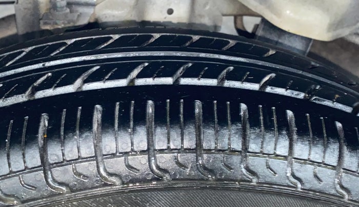 2016 Hyundai Eon ERA +, Petrol, Manual, 47,904 km, Right Rear Tyre Tread