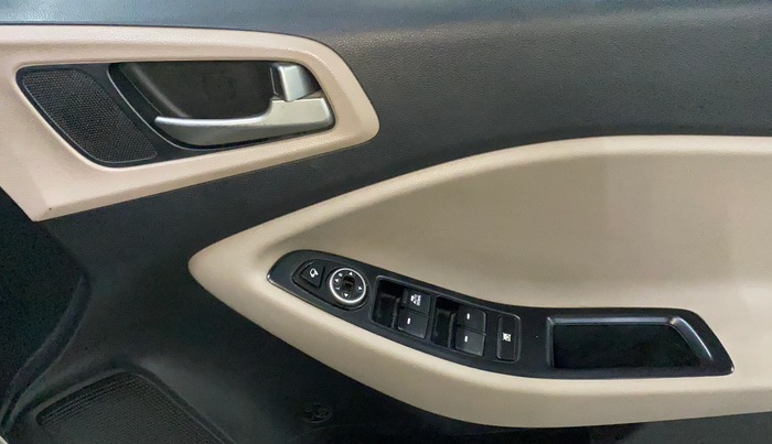 2016 Hyundai Elite i20 SPORTZ 1.2, Petrol, Manual, 55,094 km, Driver Side Door Panels Control