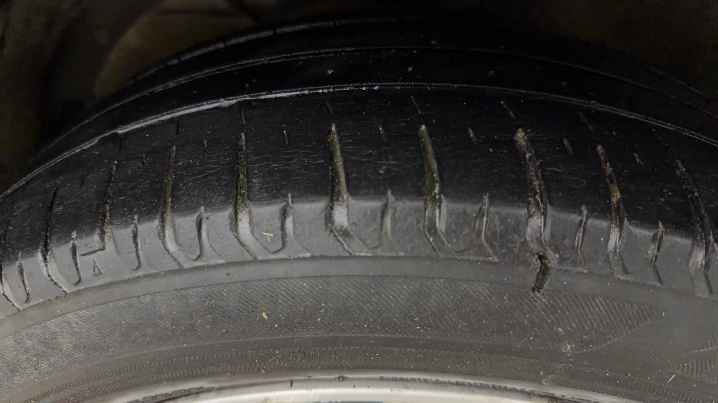 2024 Maruti Dzire ZXI CNG, CNG, Manual, 87,077 km, Left Front Tyre Tread
