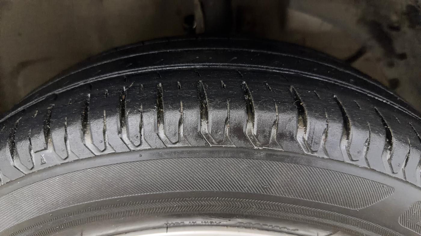 2024 Maruti Dzire ZXI CNG, CNG, Manual, 87,077 km, Right Front Tyre Tread