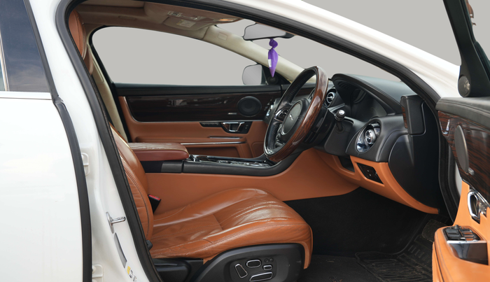 2014 Jaguar XJ L 3.0 V 6 PORTFOLIO, Diesel, Automatic, 73,206 km, Right Side Front Door Cabin