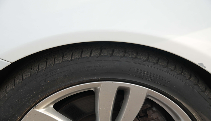 2014 Jaguar XJ L 3.0 V 6 PORTFOLIO, Diesel, Automatic, 73,206 km, Right Rear Tyre Tread