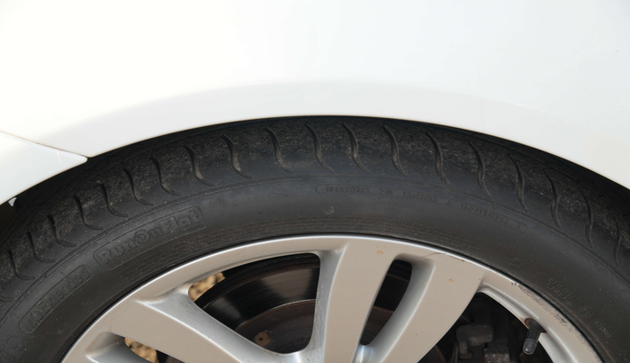 2014 Jaguar XJ L 3.0 V 6 PORTFOLIO, Diesel, Automatic, 73,206 km, Left Front Tyre Tread